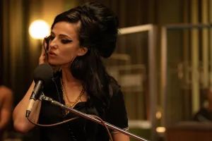 Back-to-Black-still-3
