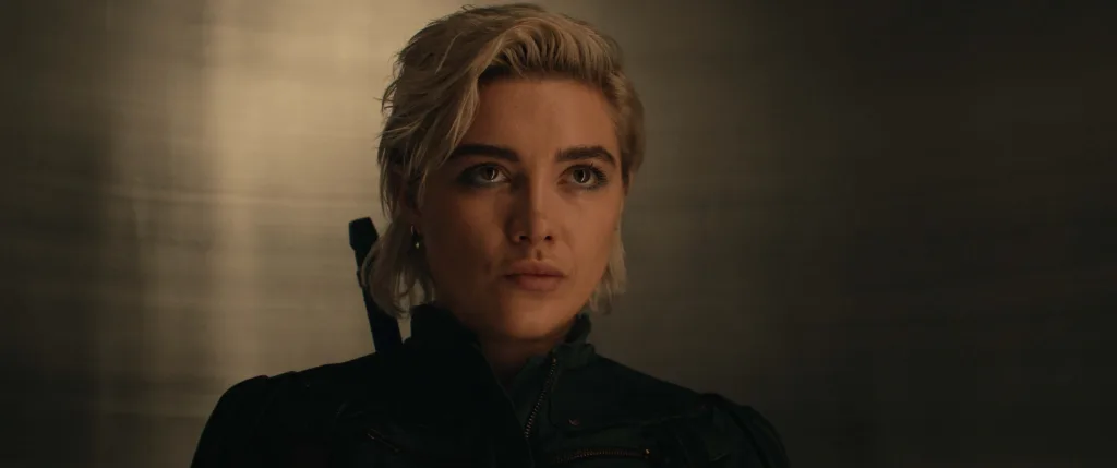 THUNDERBOLTS* Florence Pugh as Yelena Belova se kontino plano se skini ths tainias tis tainias Thunderbolts* tis Marvel, etoimi gia drasi – 2025