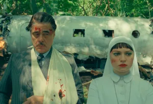benicio del toro kai mia threapleton se skini tis tainias tou wes anderson The Phoenician Scheme